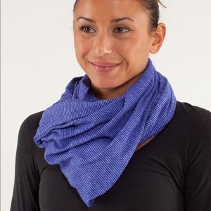 EUC Lululemon blue striped rule vinyasa scarf